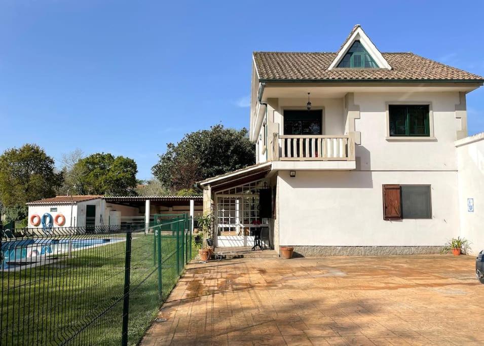 ポンテベドラ Amplia Casa Familiarヴィラ エクステリア 写真